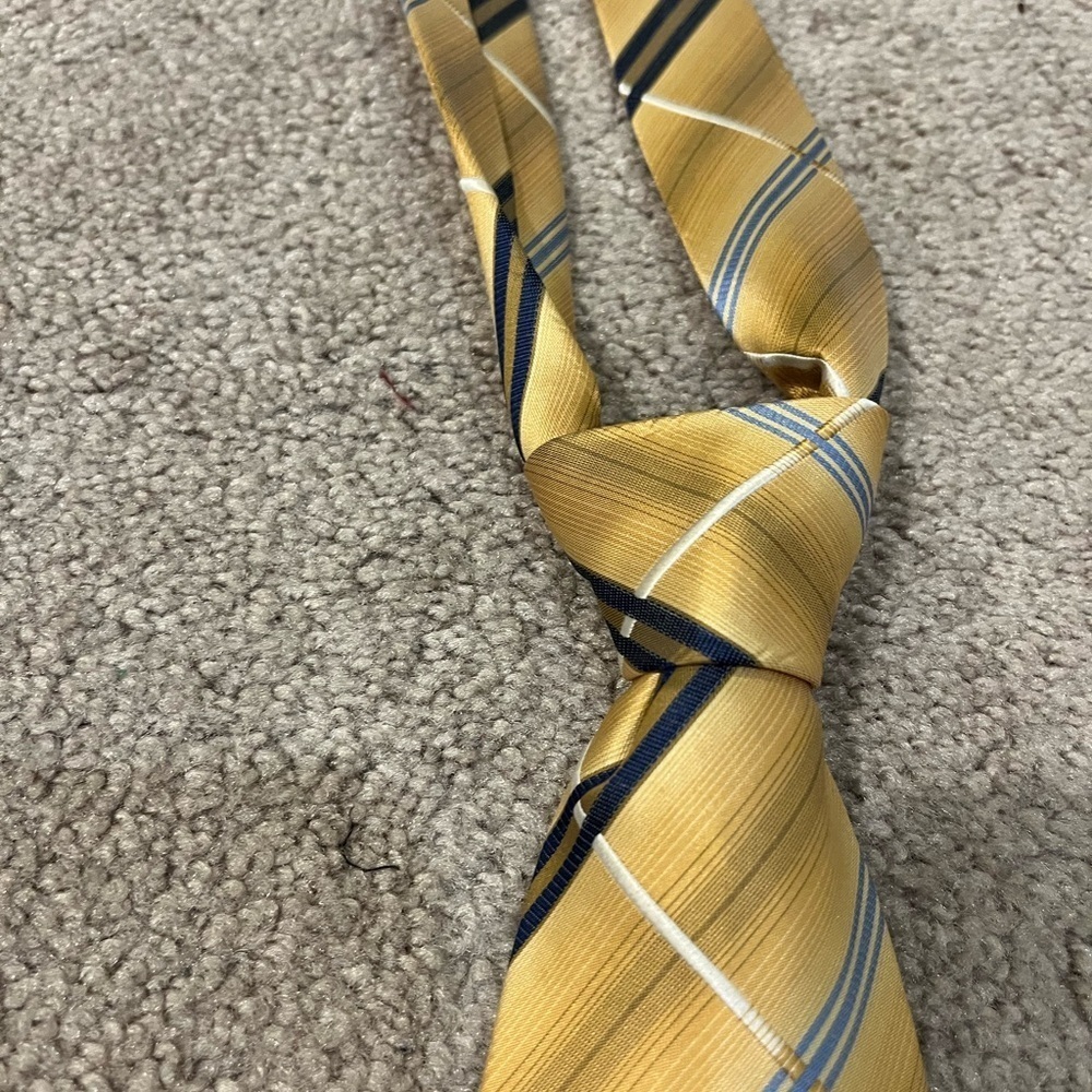 Van Heusen 100% Silk Plaid Tie - Picture 3 of 7